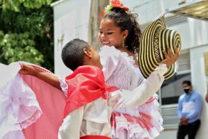 Trajes elaborados por Artes Folkloricas